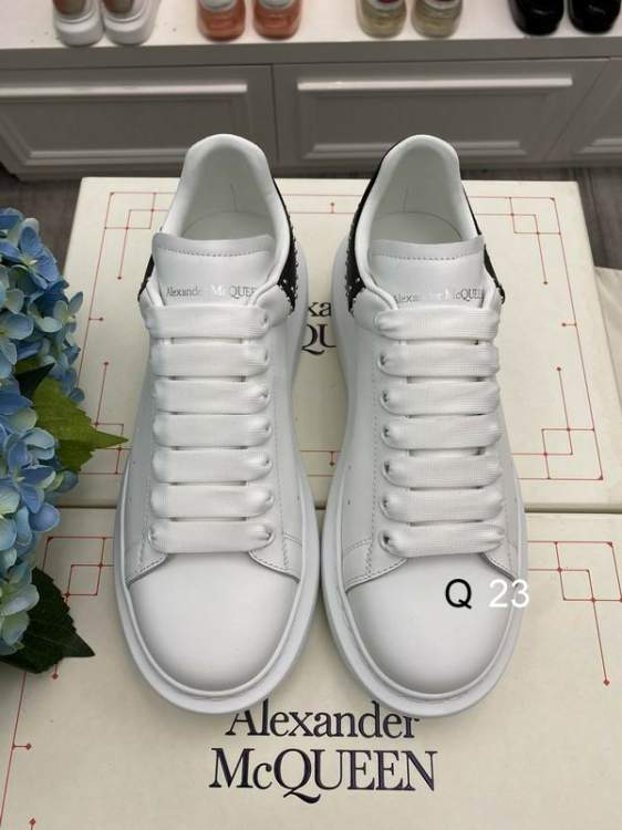 Picture of Alexander McQueen Shoes _SKUAlexanderMcQueensz35-45HY0306365